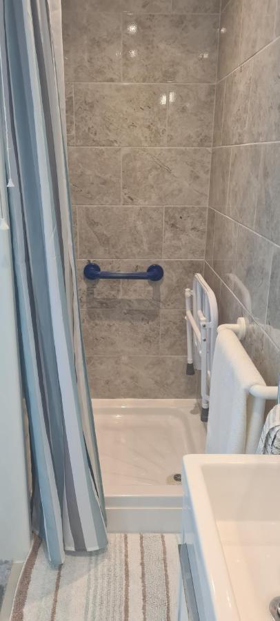 Parc Lodge Guesthouse Bridgend  Buitenkant foto