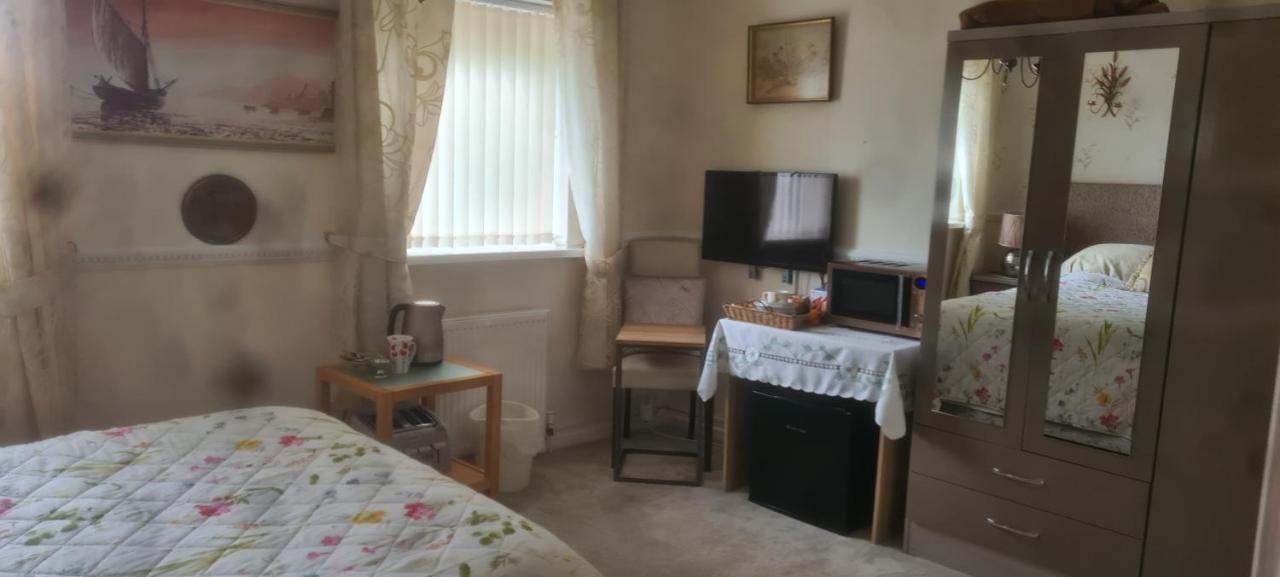 Parc Lodge Guesthouse Bridgend  Buitenkant foto