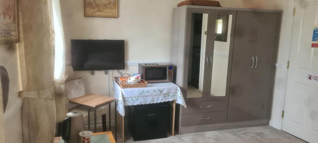 Parc Lodge Guesthouse Bridgend  Buitenkant foto